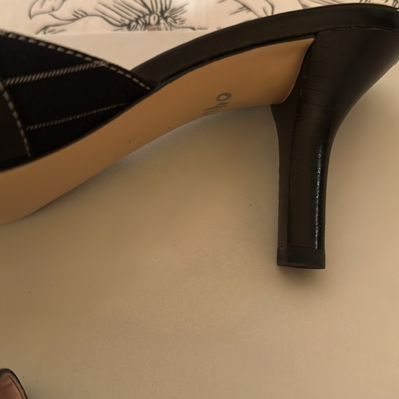 Shoes - Picture 4 of 6